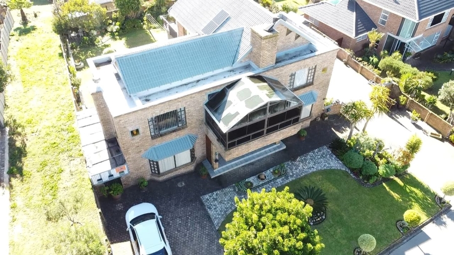 5 Bedroom Property for Sale in Stilbaai Wes Western Cape